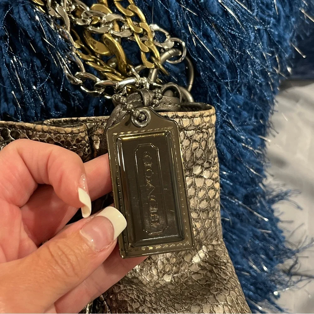 Beautiful metallic coach bag with two coach tags included - Picture 2 of 8